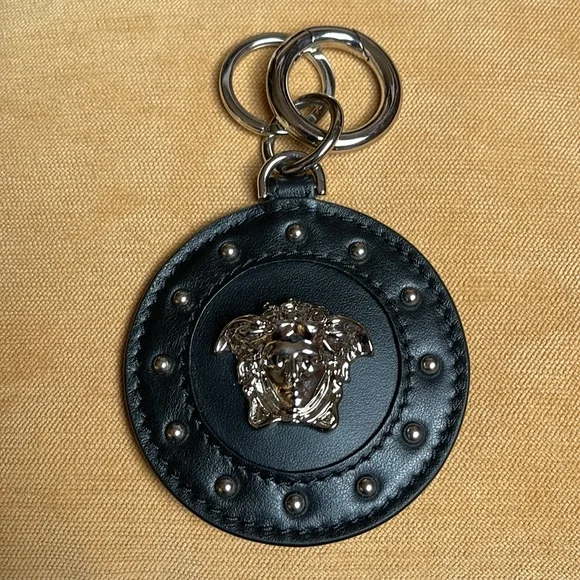 NWT VERSACE LA MEDUSA LOGO BLACK LEATHER STUDDED BAG CHARM KEY CHAIN - Picture 7 of 14